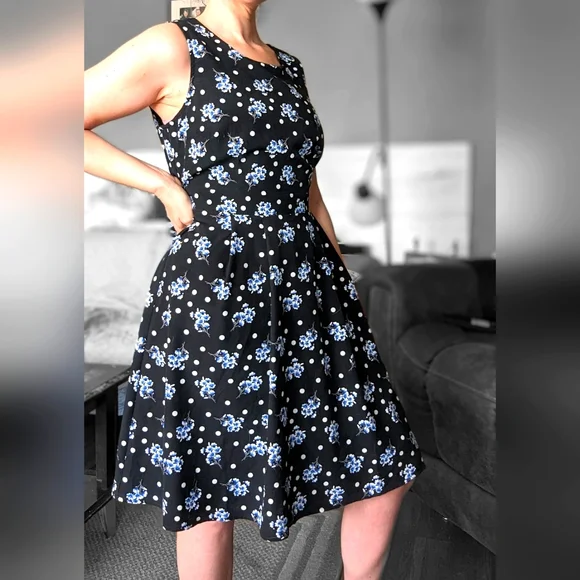 Rickie's blue, white flower & polka dot dress, size 8 ladies, NWOT - Picture 3 of 10